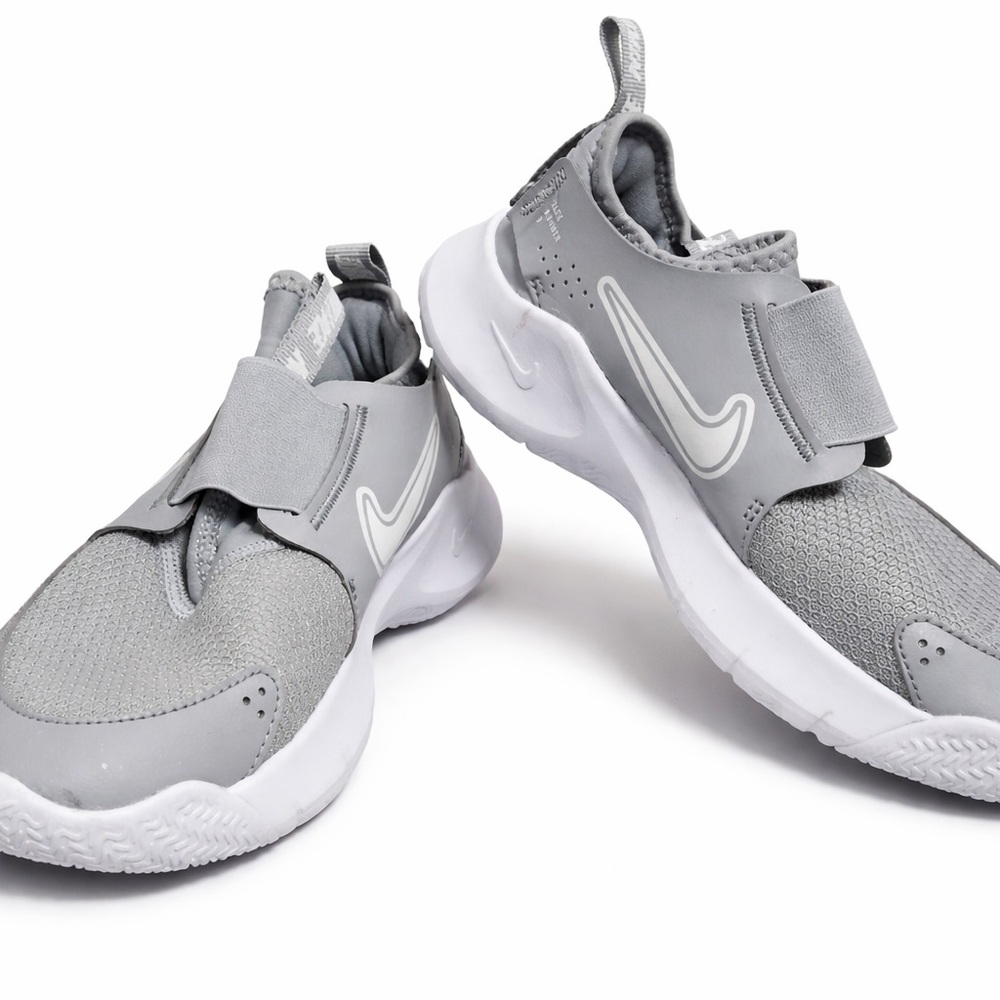 NWOT Nike Flex Runner Youth 3Y Gray White FN 2294-001